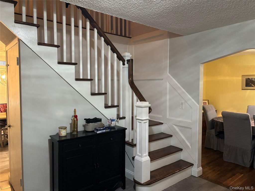 20 Beaumont Lane, Lake Grove, NY 11755 — photo 3