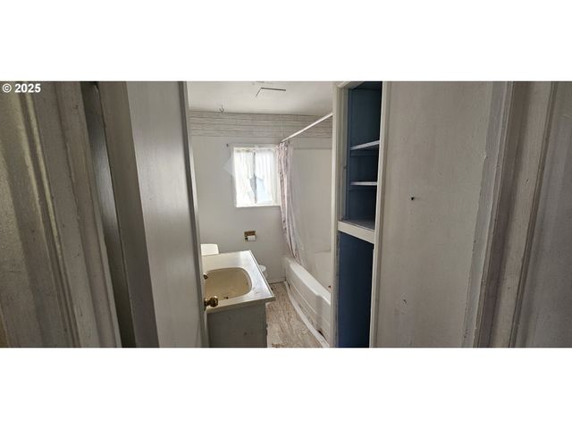 344 S 15TH St, St Helens, OR 97051