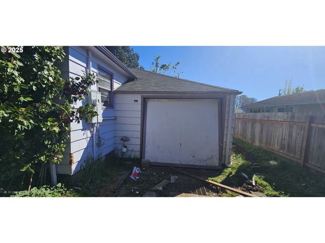 344 S 15TH St, St Helens, OR 97051