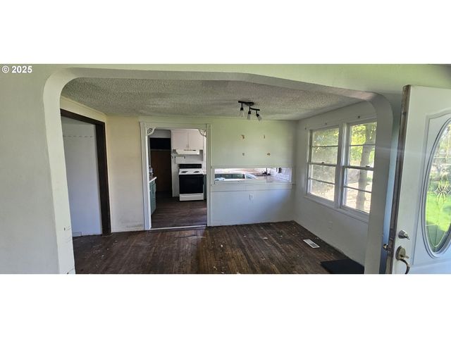 344 S 15TH St, St Helens, OR 97051