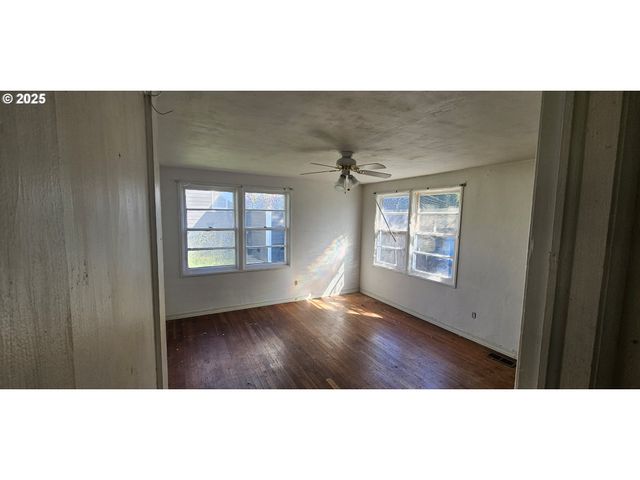 344 S 15TH St, St Helens, OR 97051