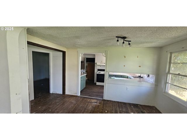 344 S 15TH St, St Helens, OR 97051