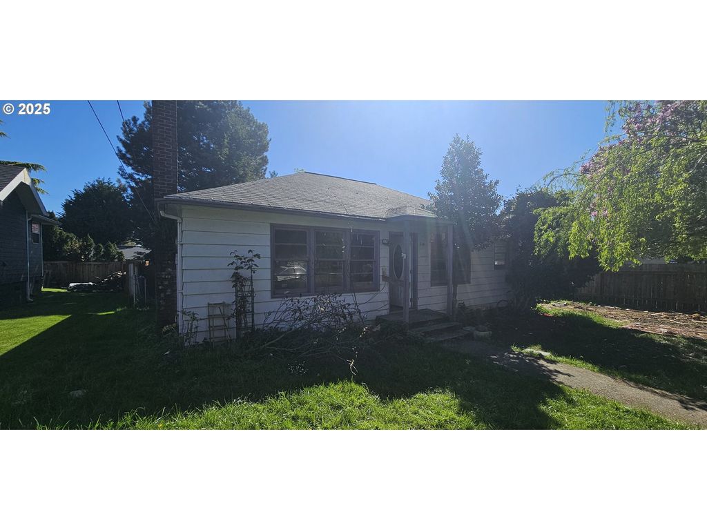 344 S 15TH St, St Helens, OR 97051