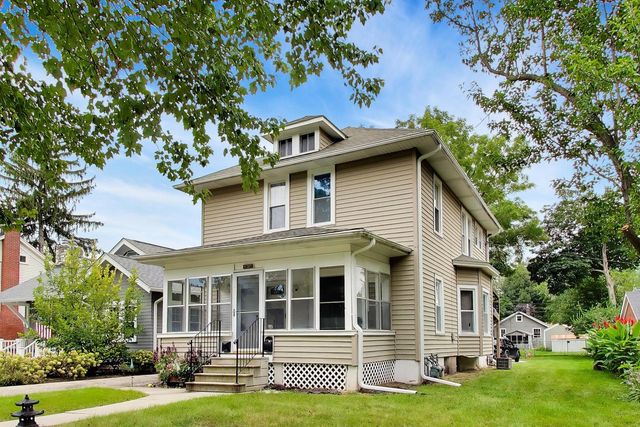 120 COMMONWEALTH Drive 2, Aurora, IL 60506