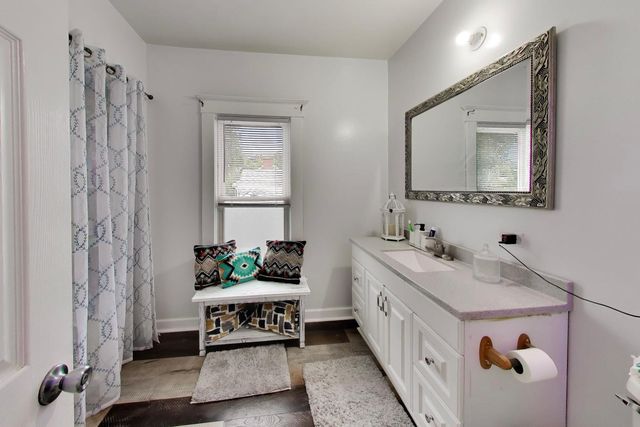 120 COMMONWEALTH Drive 2, Aurora, IL 60506