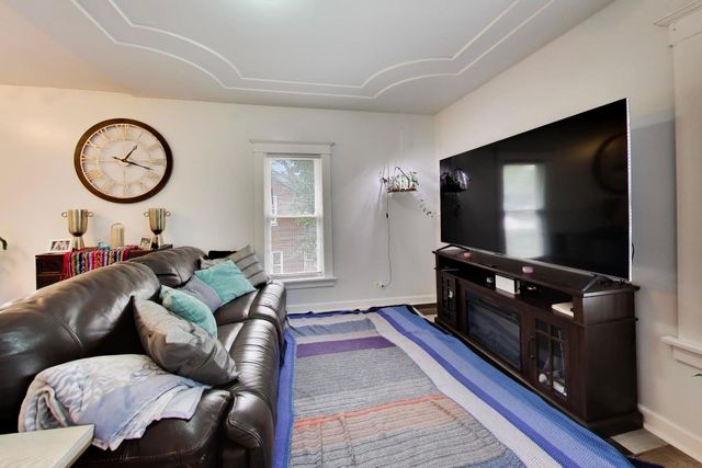 120 COMMONWEALTH Drive 2, Aurora, IL 60506