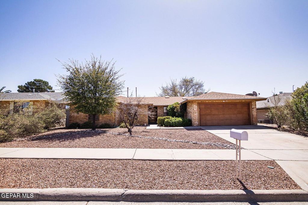 828 Agua Caliente Dr Drive, El Paso, TX 79912