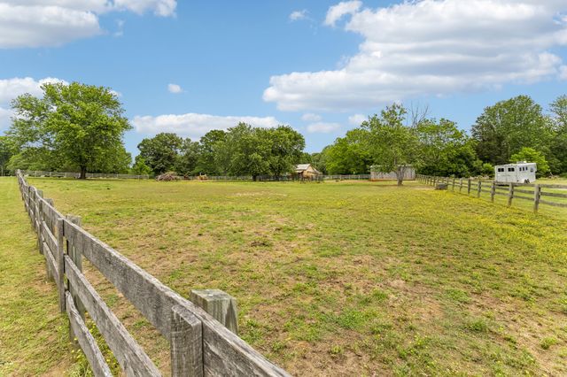 106 N Maple Ave, Ethridge, TN 38456