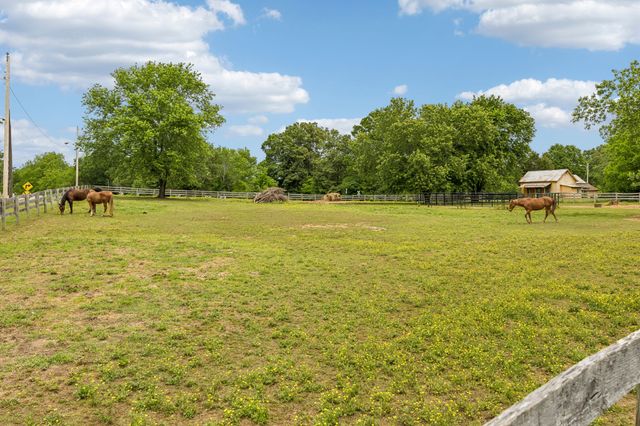 106 N Maple Ave, Ethridge, TN 38456