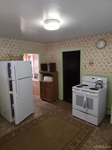 56711 Hecla Street, Calumet, MI 49913