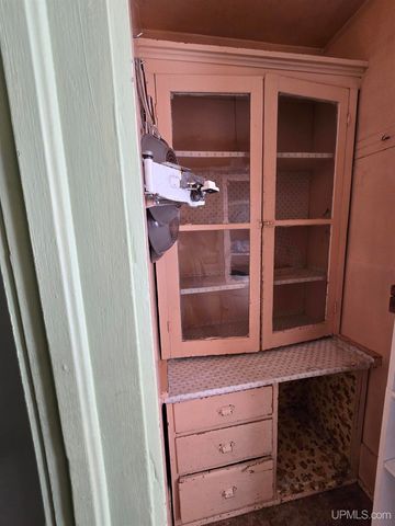 56711 Hecla Street, Calumet, MI 49913