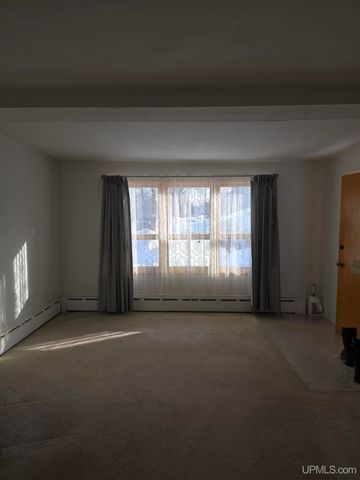 56711 Hecla Street, Calumet, MI 49913