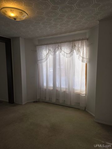 56711 Hecla Street, Calumet, MI 49913