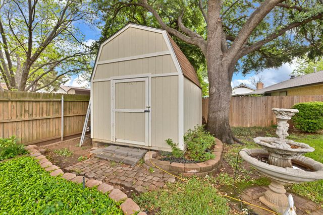 1823 Ridgebrook Drive, Arlington, TX 76015