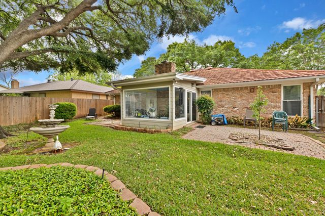 1823 Ridgebrook Drive, Arlington, TX 76015