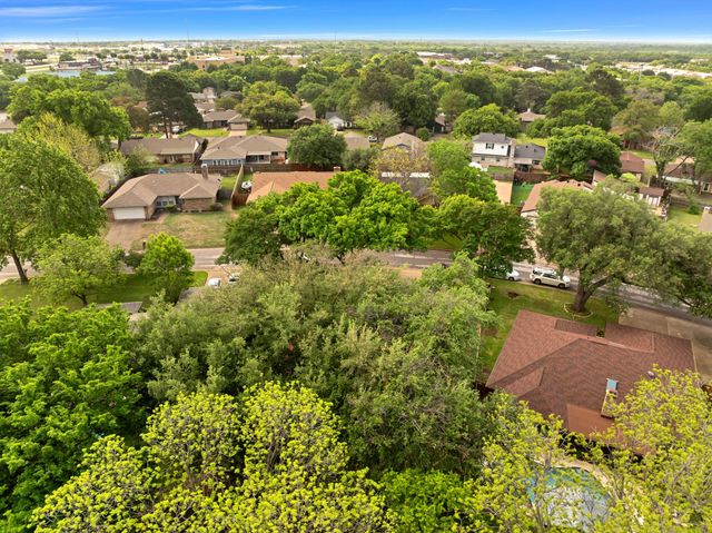 1823 Ridgebrook Drive, Arlington, TX 76015