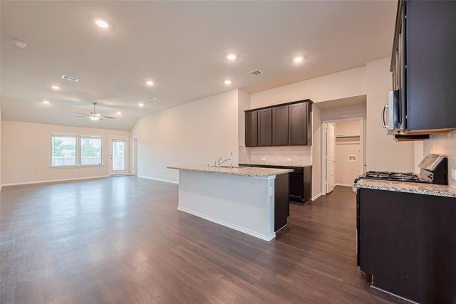 335 Jewett Meadow Drive, Magnolia, TX 77354