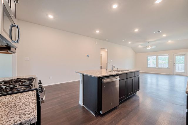 335 Jewett Meadow Drive, Magnolia, TX 77354