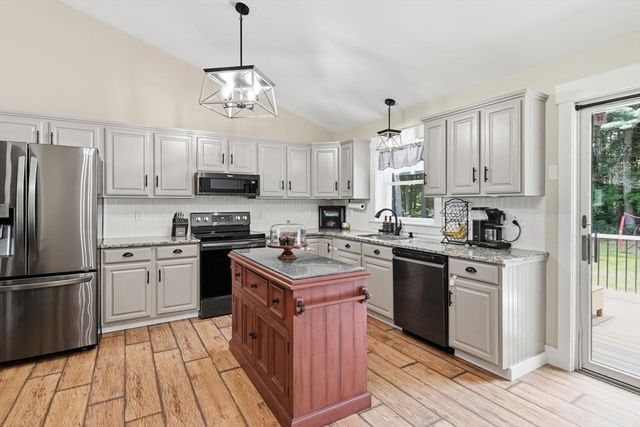 178 County Rd, Southampton, MA 01073