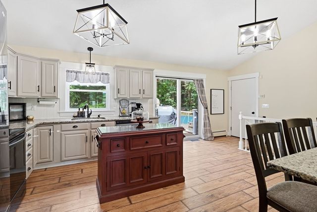 178 County Rd, Southampton, MA 01073