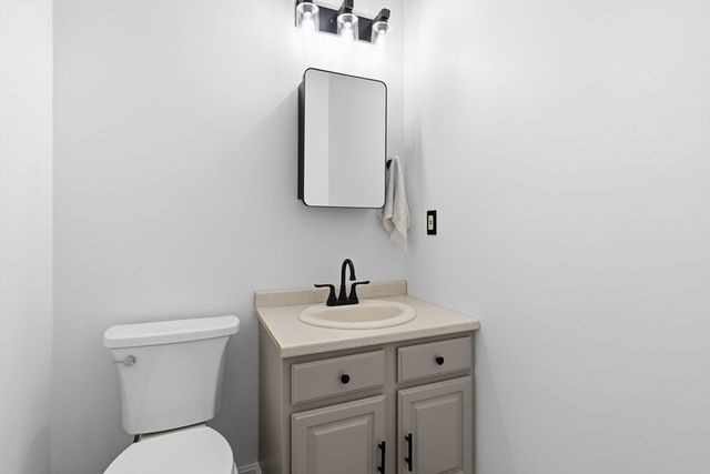 178 County Rd, Southampton, MA 01073