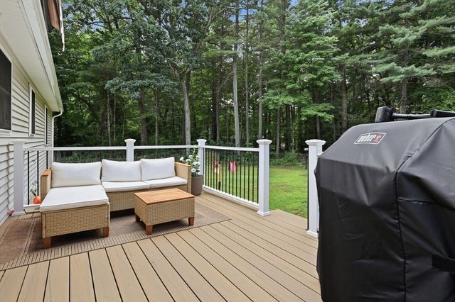 178 County Rd, Southampton, MA 01073