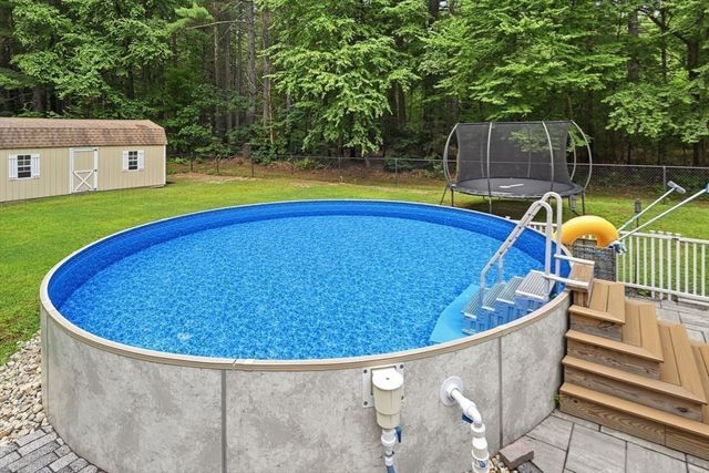 178 County Rd, Southampton, MA 01073