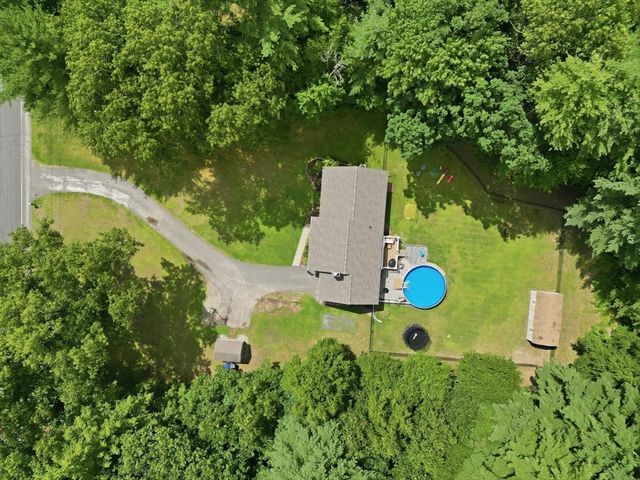 178 County Rd, Southampton, MA 01073