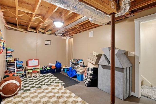 178 County Rd, Southampton, MA 01073