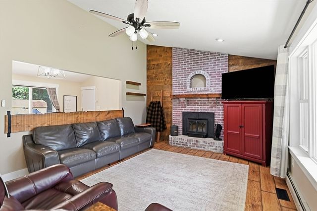 178 County Rd, Southampton, MA 01073