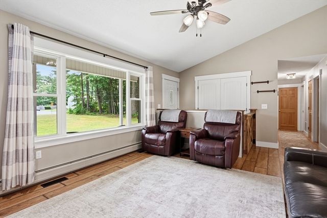 178 County Rd, Southampton, MA 01073