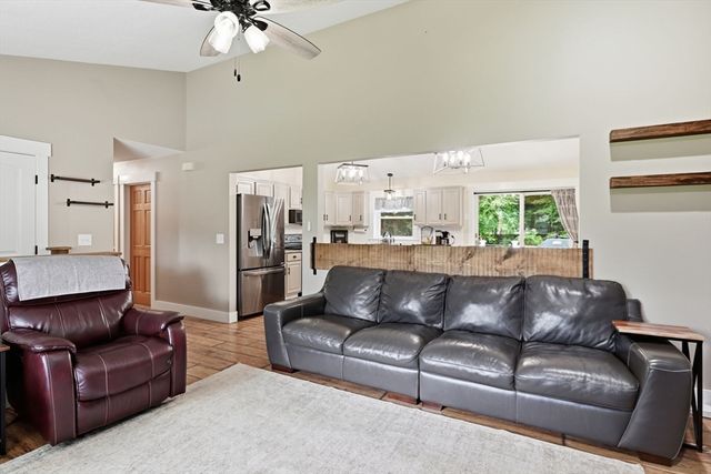 178 County Rd, Southampton, MA 01073