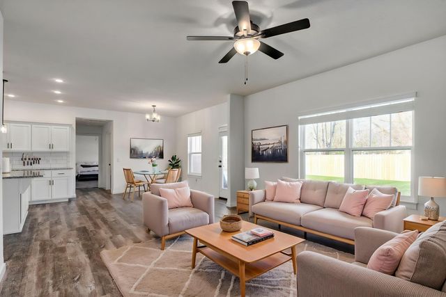 747 N Century Avenue, Republic, MO 65738