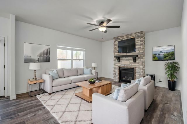 747 N Century Avenue, Republic, MO 65738