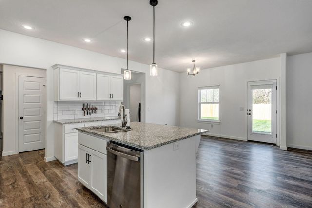 747 N Century Avenue, Republic, MO 65738