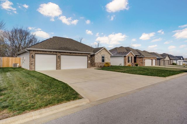747 N Century Avenue, Republic, MO 65738