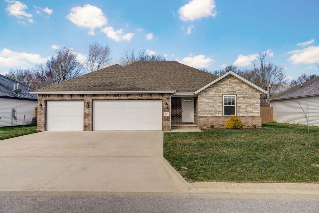747 N Century Avenue, Republic, MO 65738