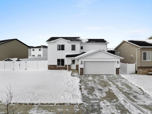 2507 Ivory Street, Minot, ND 58703