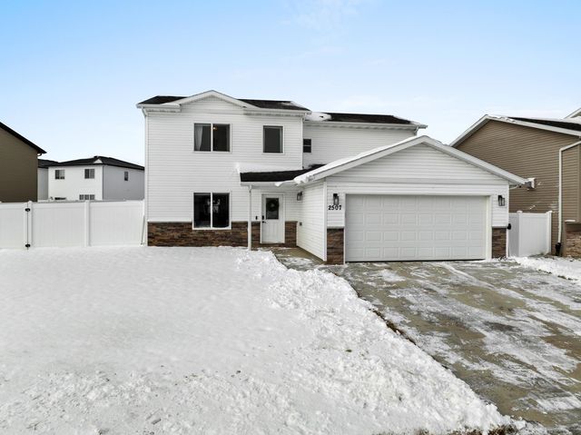 2507 Ivory Street, Minot, ND 58703