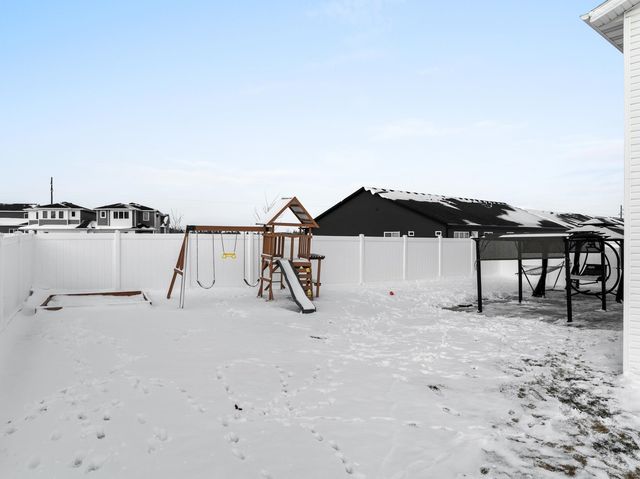 2507 Ivory Street, Minot, ND 58703