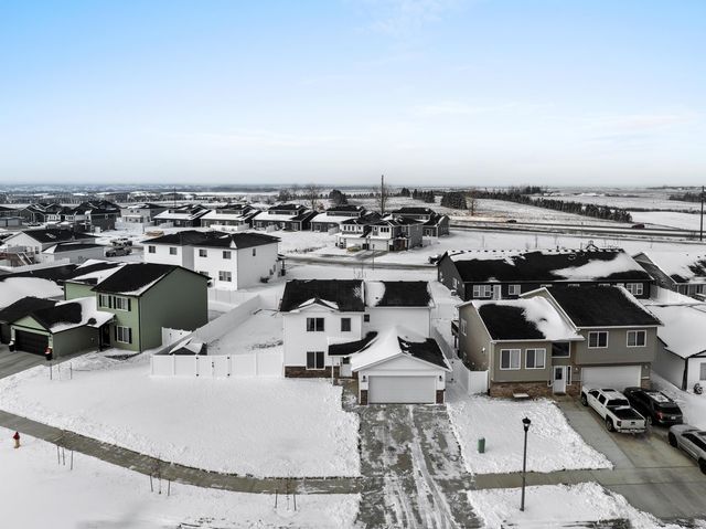 2507 Ivory Street, Minot, ND 58703