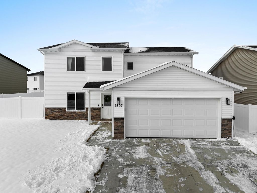 2507 Ivory Street, Minot, ND 58703