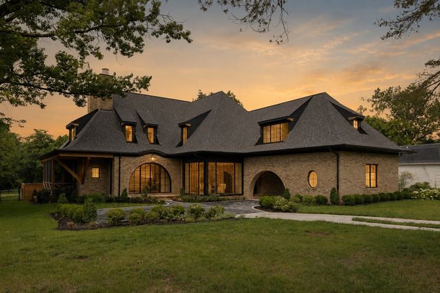 2805 Tyne Blvd, Nashville, TN 37215