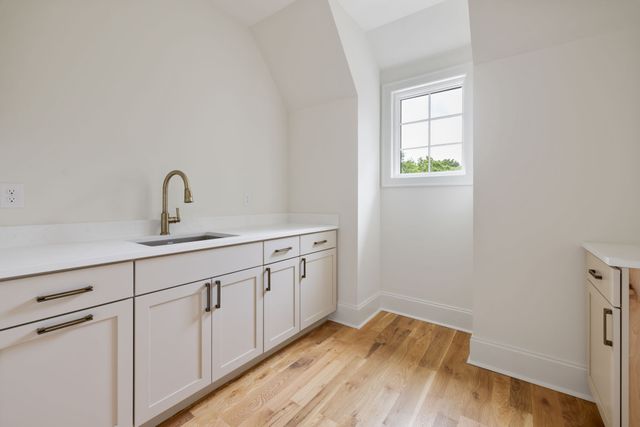 2805 Tyne Blvd, Nashville, TN 37215