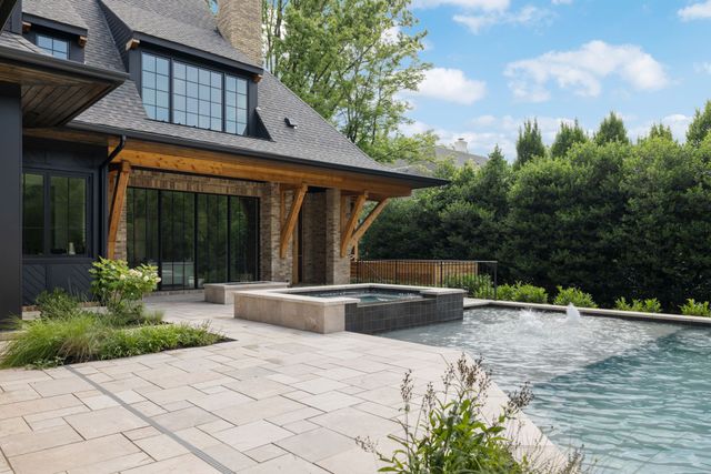 2805 Tyne Blvd, Nashville, TN 37215