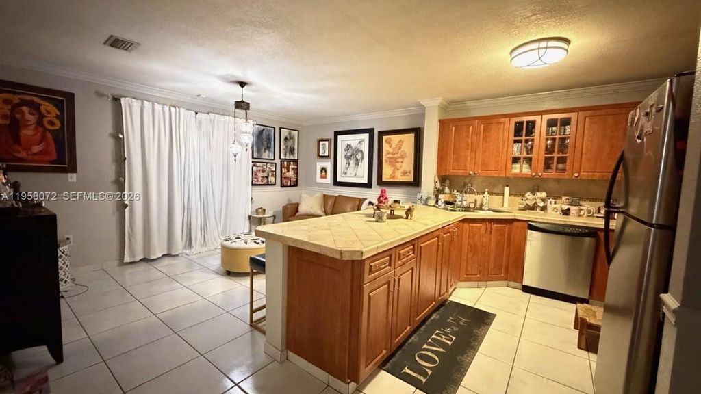 8851 NW 119th St 6102, Hialeah Gardens, FL 33018