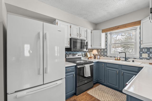 1823 Birchton Avenue, Portage City, MI 49024