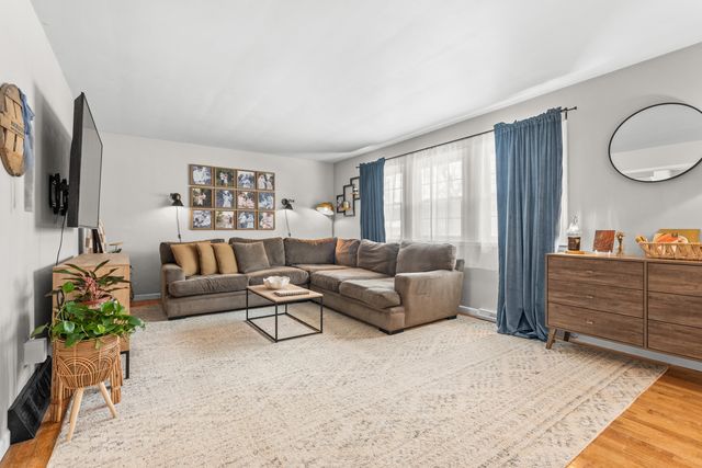 1823 Birchton Avenue, Portage City, MI 49024