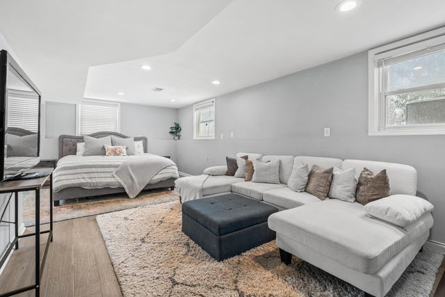 1823 Birchton Avenue, Portage City, MI 49024