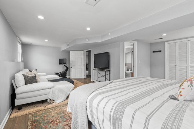 1823 Birchton Avenue, Portage City, MI 49024